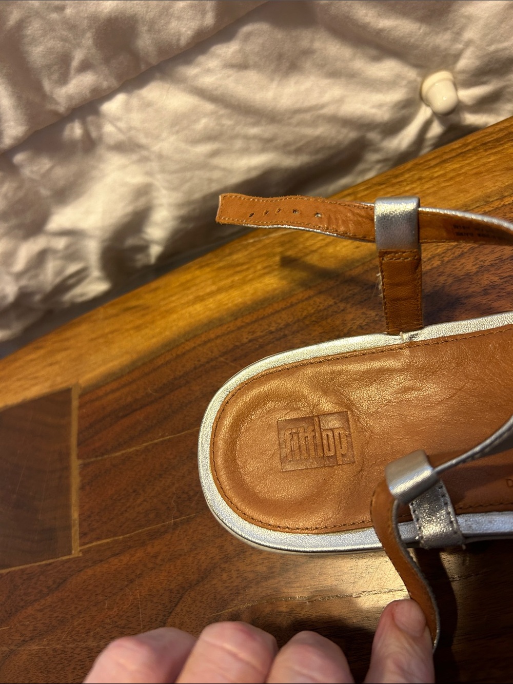 Fitflop Metallic Silver Feather Thong Sandals - Picture 5 of 5